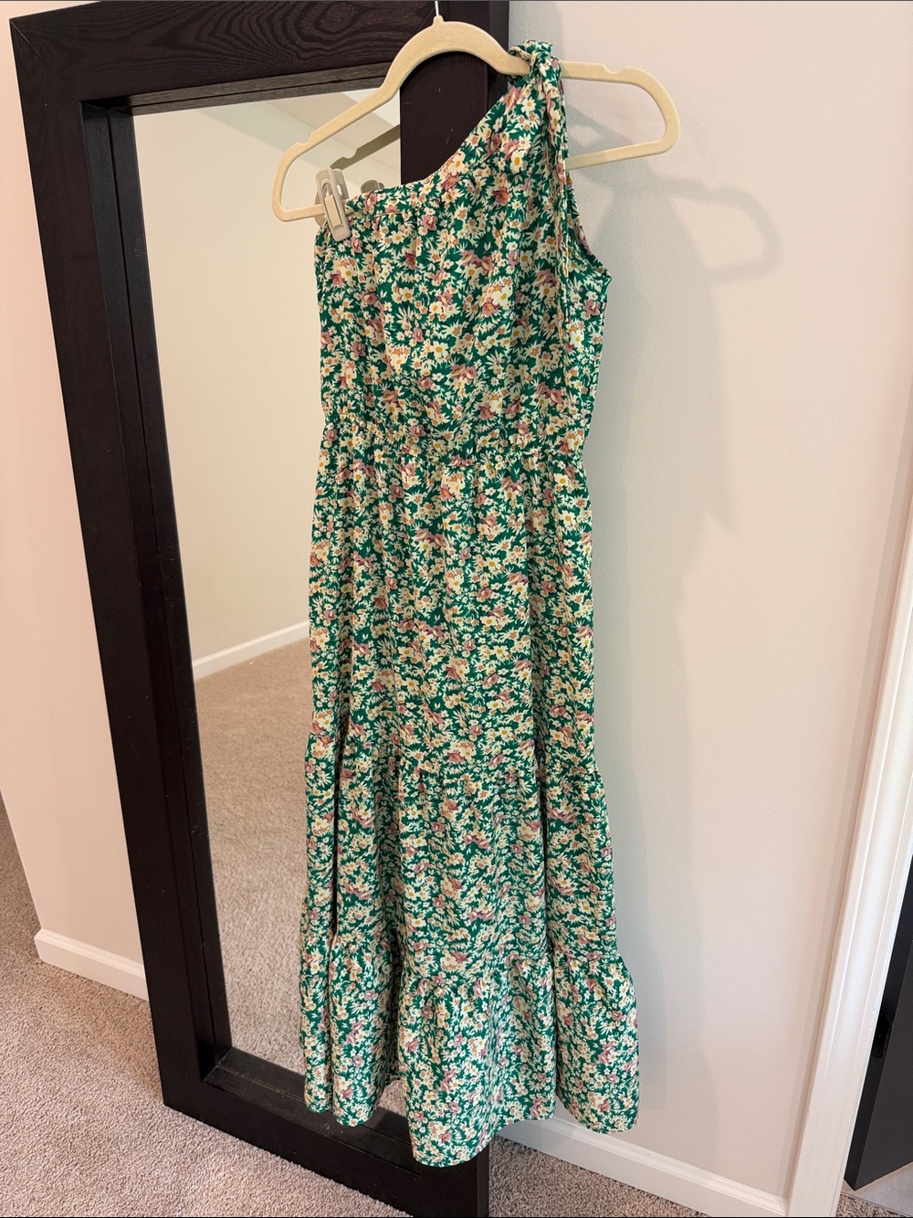 Green Floral One-Shoulder Maxi Dress with Ruffled Hem